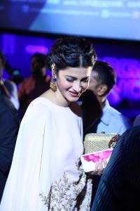 shruti-hassan-new-pics-00294