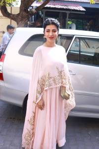 shruti-hassan-new-pictures-00175