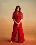 shruti-haasan-in-Crimson-Red-Western-Fusion-Saree-paired-with-a-structured-cut-out-embroidered-cropped-lace-cape-or-jacket-002