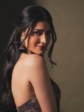 shruti-haasan-in-Royal-Deep-Purple-with-Gold-Accents-Satin-Silk-saree-paired-with-a-matching-low-back-embellished-blouse-photos-010