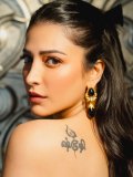 shruti-haasan-in-Strapless-Black-Lace-Evening-floor-length-Gown-photos-002