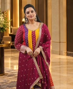 shweta-menon-in-Multi-Colored-Panel-Bandhani-Anarkali-photos-001