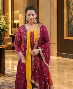 shweta-menon-in-Multi-Colored-Panel-Bandhani-Anarkali-photos-002