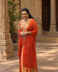 shweta-menon-in-Peach-and-Rust-Brocade-Sharara-Set-design-photos-001