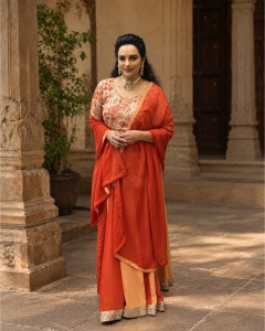 shweta-menon-in-Peach-and-Rust-Brocade-Sharara-Set-design-photos