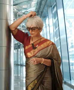 shweta-menon-in-checked-silk-saree-with-gold-zari-border-photos-002