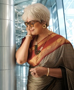 shweta-menon-in-checked-silk-saree-with-gold-zari-border-photos