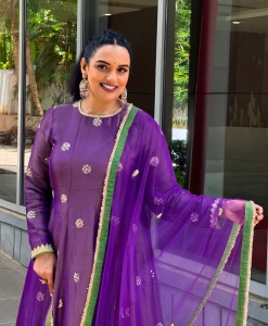 shwetha-menon-latest-photos-and-dressing-style-002