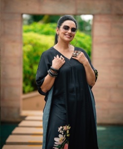 shwetha-menon-latest-photos-and-dressing-style-020