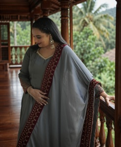 shwetha-menon-latest-photos-and-dressing-style-022