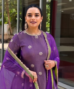 shwetha-menon-latest-photos-and-dressing-style