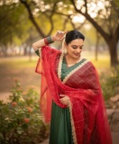shweta-menon-in-long-party-wear-churidar-photos-010