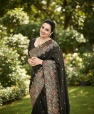 shweta-menon-in-saree-style-images-003