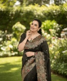 shweta-menon-in-saree-style-images-004