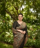 shweta-menon-in-saree-style-images-005