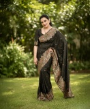 shweta-menon-in-saree-style-images-006