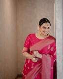 shwetha-menon-in-rani-pink-saree-with-style-look-photos-001