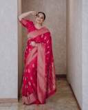 shwetha-menon-in-rani-pink-saree-with-style-look-photos-002
