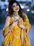 sneha-in-traditional-Indian-lehenga-choli-set-featuring-a-sleeveless-blouse-design-photos-004