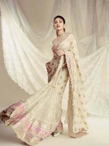 sreeleela-in-Ivory-colour-saree-with-multicolour-border-and-tube-style-matching-embroidered-blouse-pics-001