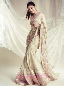 sreeleela-in-Ivory-colour-saree-with-multicolour-border-and-tube-style-matching-embroidered-blouse-pics-005