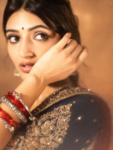 sreeleela-in-navratri-outfit-dress-ideas-photos-001