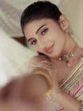 sreeleela-in-Ivory-colour-saree-with-multicolour-border-and-tube-style-matching-embroidered-blouse-pics-002