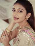 sreeleela-in-Ivory-colour-saree-with-multicolour-border-and-tube-style-matching-embroidered-blouse-pics-004