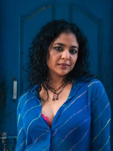 srinda-arhaan-in-blue-beach-dress-photos-001