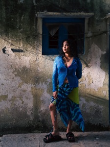 srinda-arhaan-in-blue-beach-dress-photos-002