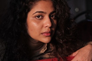 srinda-arhaan-in-t-shirt-dress-style-photos-001