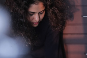 srinda-arhaan-in-t-shirt-dress-style-photos-003