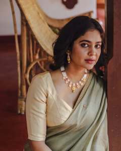 srinda-arhaan-latest-style-and-makeover-ideas-photos-013