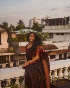 srinda-in-black-saree-001
