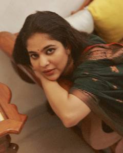 srinda-in-black-saree-003