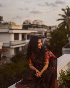 srinda-in-black-saree