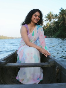 srinda-in-latest-saree-designs-and-style-photos-002