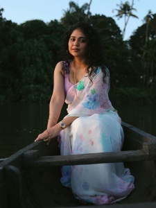 srinda-in-latest-saree-designs-and-style-photos-003