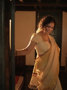 srinda-in-latest-saree-designs-and-style-photos-006