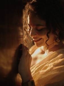 srinda-in-latest-saree-designs-and-style-photos-007