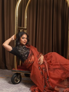 srinda-in-medha-Peach-Black-Silk-Organza-Hand-Embroidered-Sari-Set-001