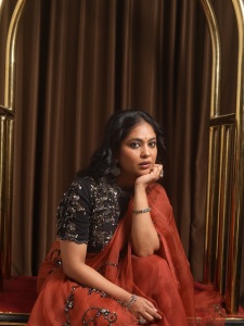 srinda-in-medha-Peach-Black-Silk-Organza-Hand-Embroidered-Sari-Set-002