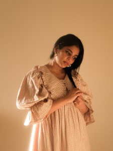srinda-in-short-frock-with-check-design-005