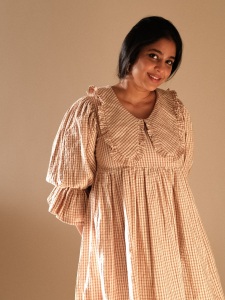 srinda-in-short-frock-with-check-design-007