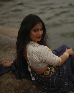 srinda-latest-photoshoot-in-violet-saree-with-white-blouse-004