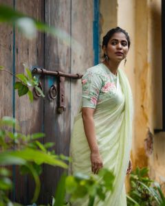 srinda latest saree photos-004