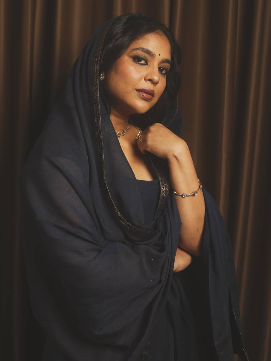 srinda-latest-photos-in-new-style-002