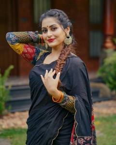 sruthi-lakshmi-new-style-photos-031