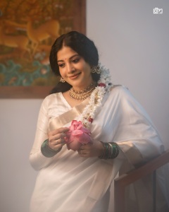 shivada-actress-in-kerala-saree-with-makeup-ideas-photos-trending-001