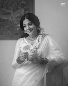 shivada-actress-in-kerala-saree-with-makeup-ideas-photos-trending-003